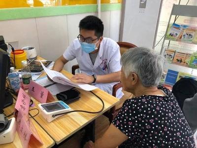 德州市中醫院開展老年健康宣傳周義診活動