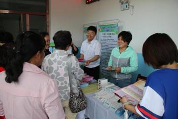 土右旗開展“關(guān)愛婦幼健康、確保母嬰平安”宣傳服務(wù)活動，提供健康咨詢服務(wù)